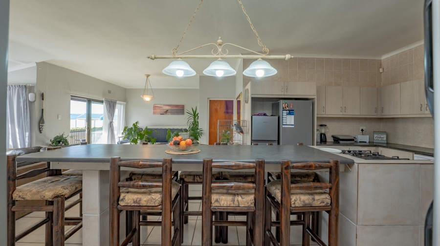 4 Bedroom Property for Sale in Struisbaai Western Cape